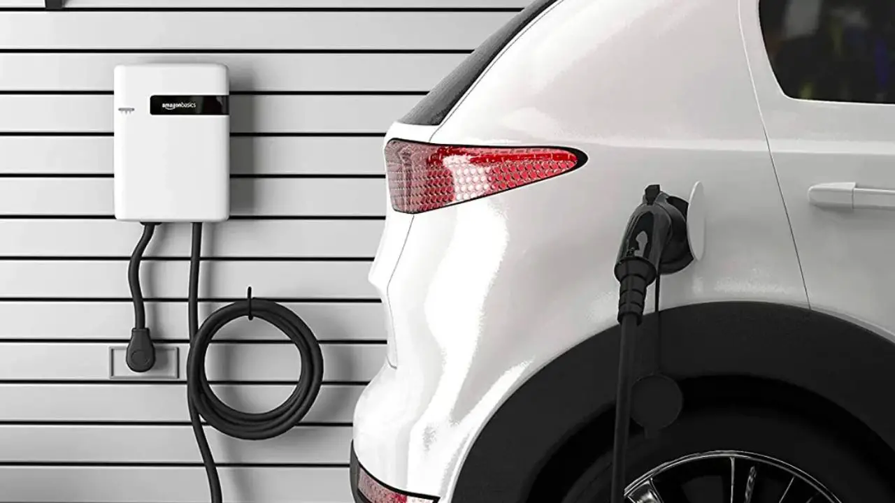 Article photo for Can I Charge My Electric Car with Home Solar Panels