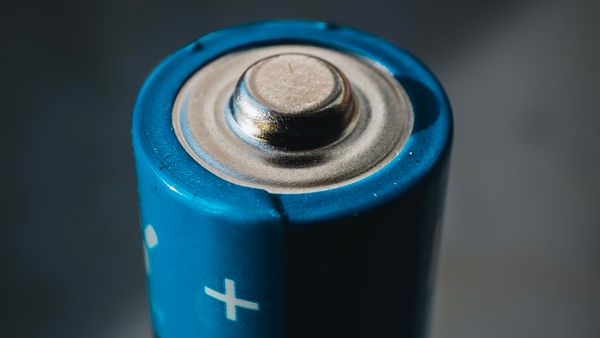 Article photo for How to Integrate Solar Power with Energy Storage Systems